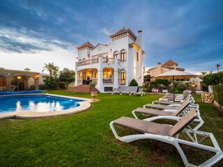 Manicured garden with 16 sun loungers and heated pool