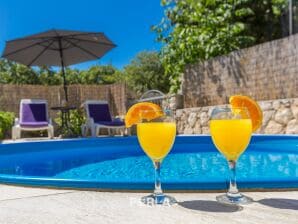 MAY con piscina vicino alla spiaggia