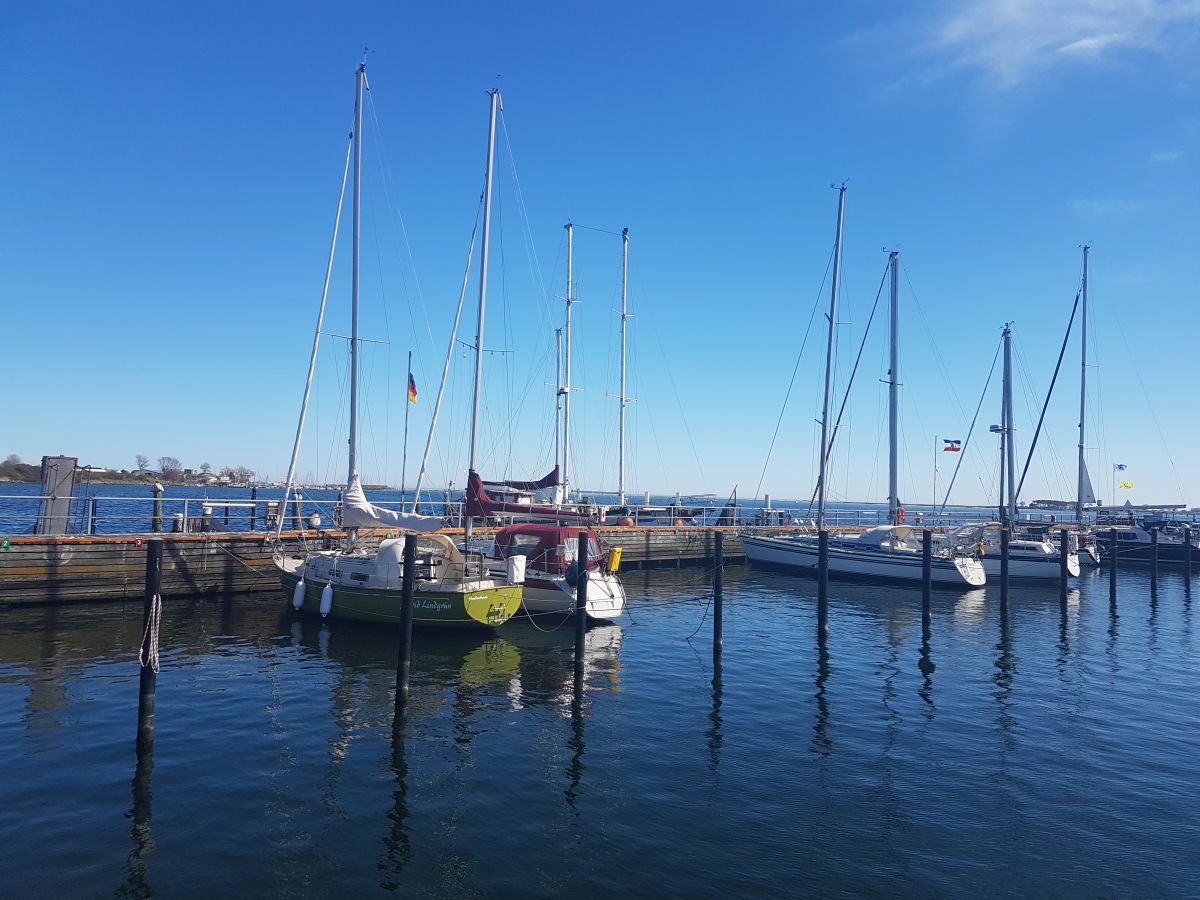 Binnensee mit Hafen