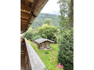 Balkon mit Blick in den Garten