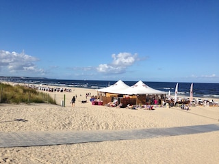 Strand mit Pavillon