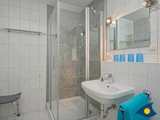 Badezimmer mit Dusche