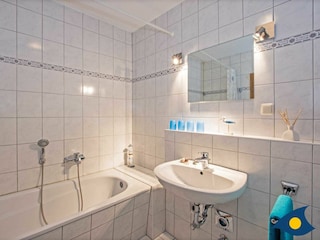 Badezimmer mit Wanne