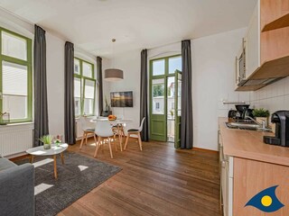 Wohn-/Essbereich mit Zugang zum Balkon