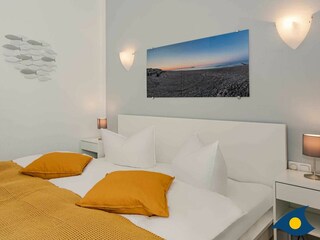 Schlafzimmer mit Zugang zum 2. Balkon