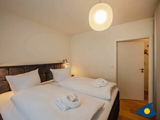 Schlafzimmer mit Doppelbett
