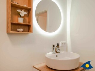 Badezimmer mit ebenerdiger Dusche