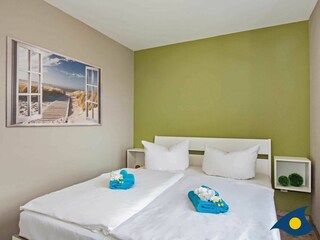 Schlafzimmer mit Doppelbett