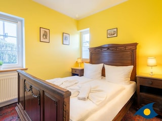 Schlafzimmer 1 mit Doppelbett