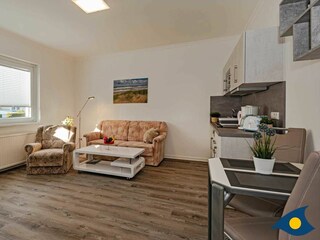 Wohnzimmer mit integrierter Küchenzeile