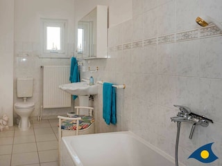 Badezimmer mit Badewanne