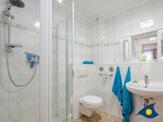 Badezimmer mit Dusche