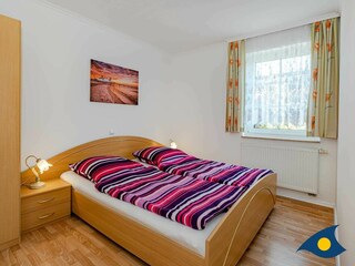 Schlafzimmer mit Doppelbett