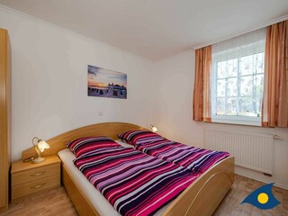 Schlafzimmer mit Doppelbett