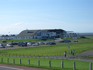 großes Kinderspielhaus