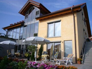 Ferienwohnungen mit Terrasse