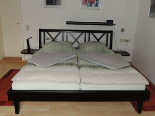 Schlafzimmer 1