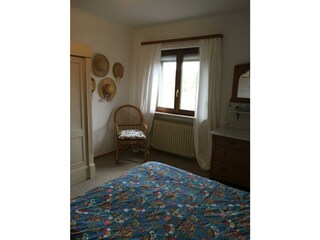 Schlafzimmer mit französischem Bett
