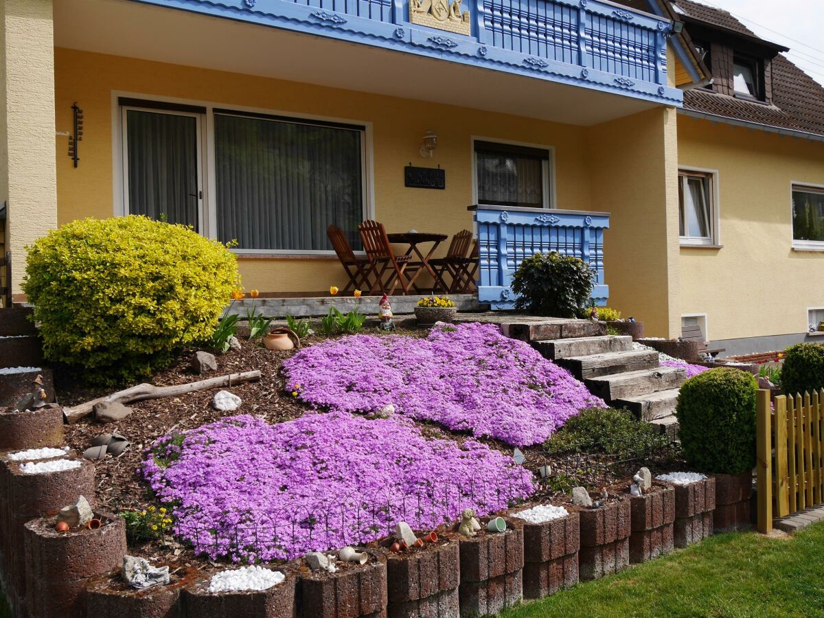 Terrasse mit Blick auf den Garten