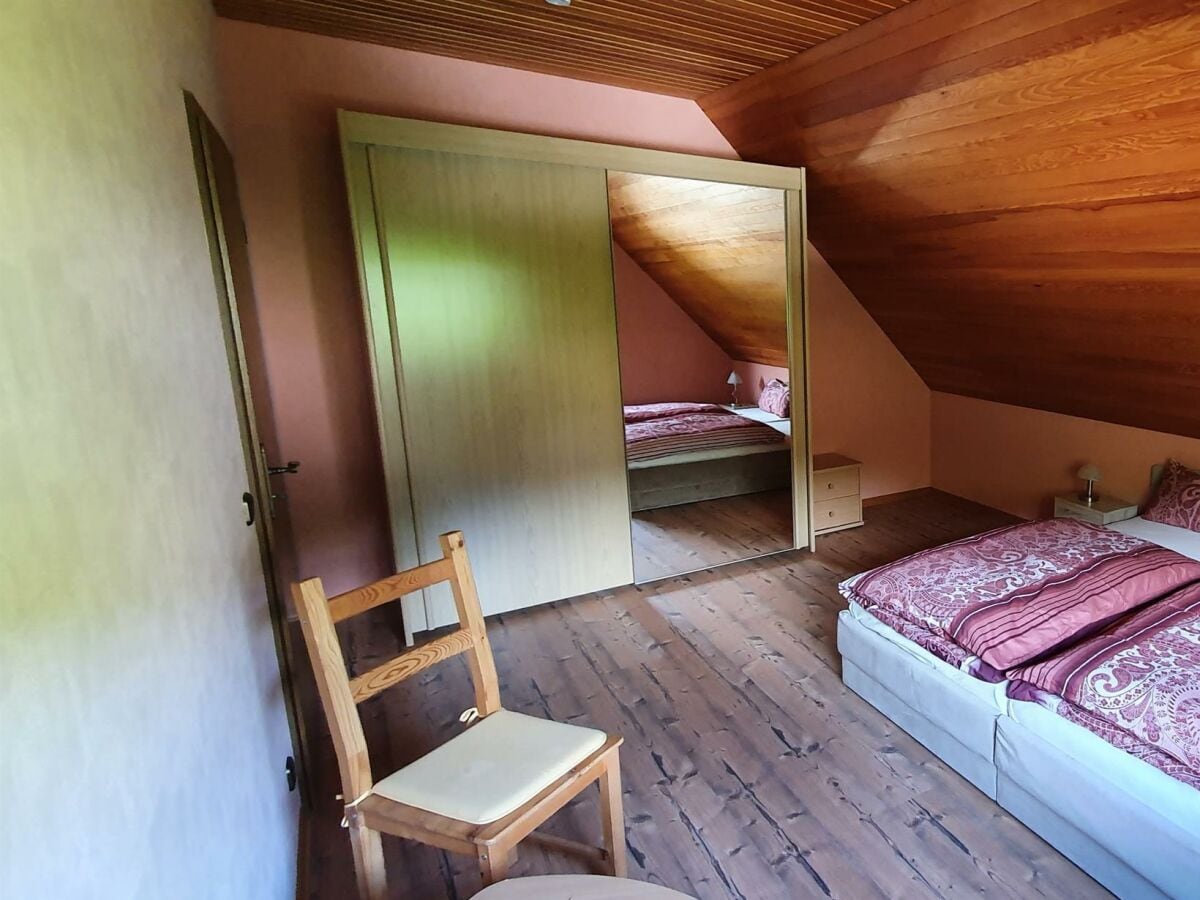 Schlafzimmer mit Doppelbett