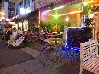 Gemütliches Essen bei Italienischen Freunden, Ortsmitte