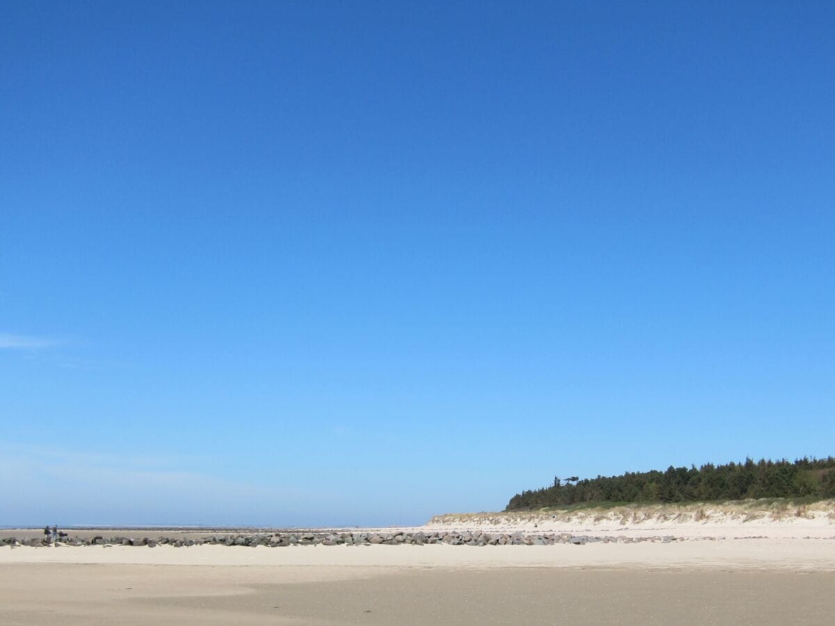 Weiter Himmel, weiter Strand