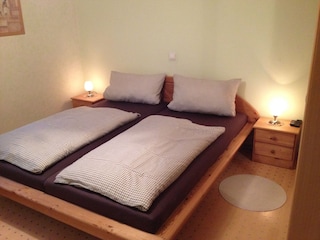 Schlafzimmer 1