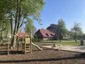 Spielplatz & großer Garten