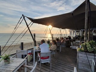 DE ZON IN ZEELAND direct aan het strand.