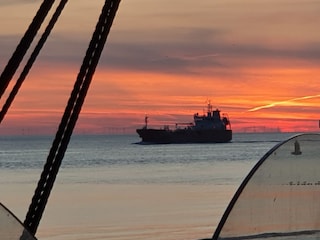 DE ZON IN ZEELAND direct aan het strand.