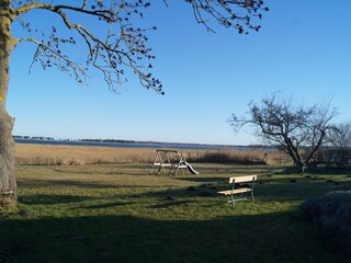 Blick vom Haus auf den Bodden