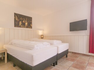 Schlafzimmer 1: Doppelbett unten