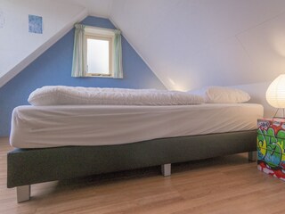 Schlafzimmer 2: Doppelbett im Obergeschoss