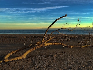 Der Strand im April