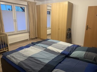 Schlafzimmer 1