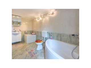 Villa Sunshine bathroom 2