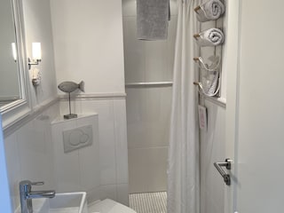 Dusche und WC EG