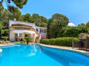 Ferienhaus Stijlvol vakantiehuis met zwembad - ID 3010