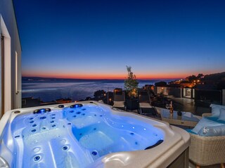 On this terrace you have a lounge corner, deck chairs