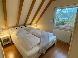 Schlafzimmer mit Doppelbett