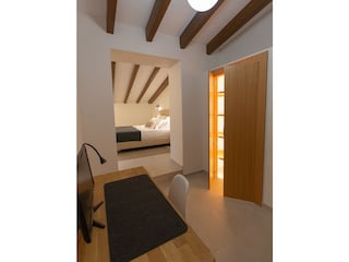 Schlafzimmer mit Arbeitsplatz