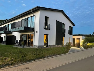 Außenansicht mit Blick auf die Terrasse