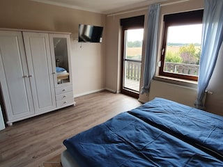 Schlafzimmer 1 mit Balkon