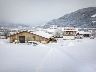 Rutschhügel für die Kinder im Winter