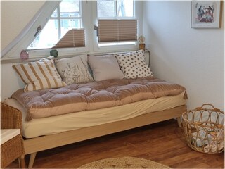 Schlafzimmer mit zusätzlichem Einzelbett