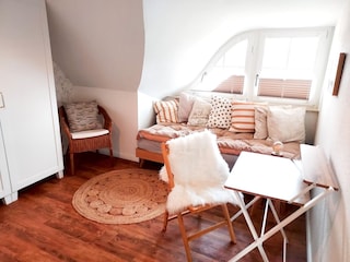 Ein und Ausklappbarer Schreibtisch