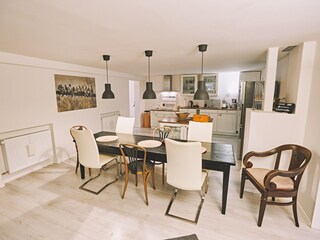 Küche und Essbereich