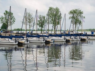 House boat Uitwellingerga  28