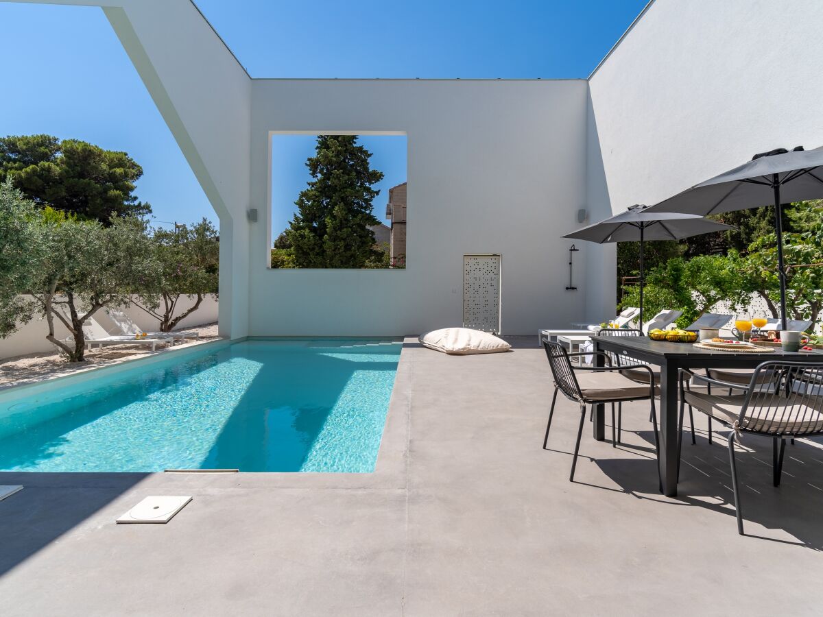 6 deck chairs and 4 lazy bags; an outdoor dining area