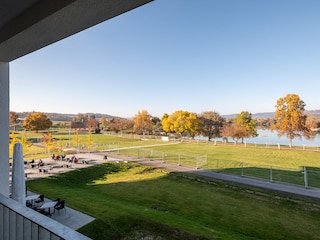 Aussicht vom Balkon auf den Schlosssee